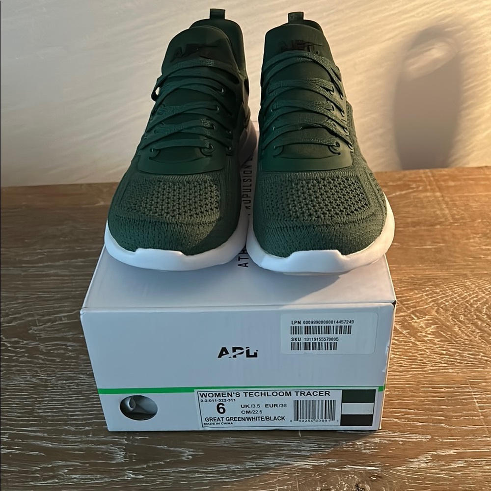 APL Women's TechLoom Tracer Sneakers - Forest Green Size 6 NWB 🦋🦋🦋